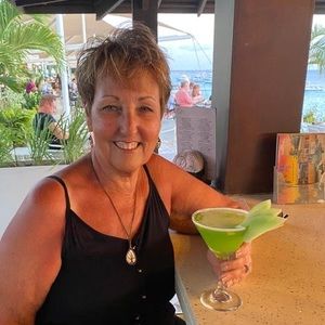 Meet your Posher, Debbie